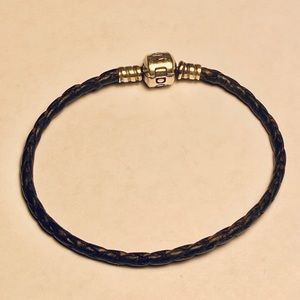 Authentic Pandora leather bracelet. Dark brown.